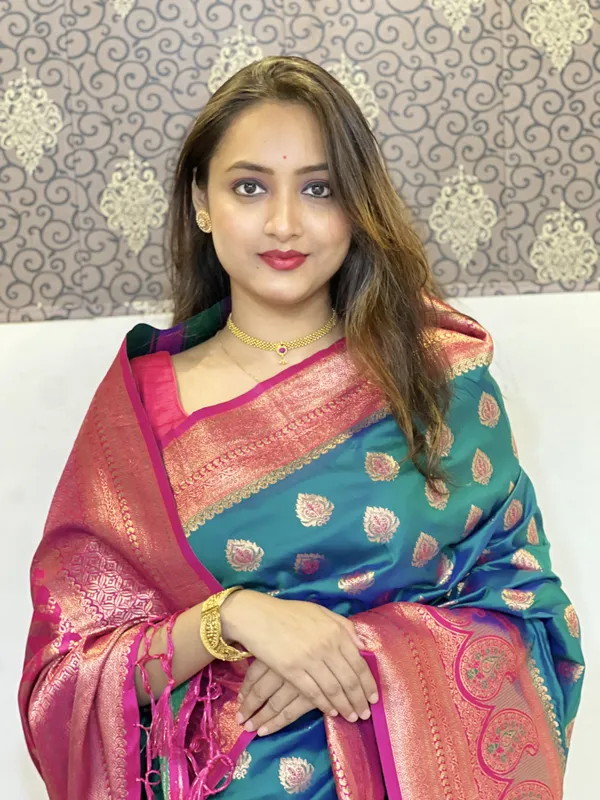 Green_Art_Silk_Self_Design_Kanjivaram_Saree_With_Unstitched_Blouse_For_Women