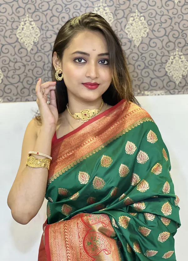 Green_Art_Silk_Self_Design_Kanjivaram_Saree_With_Unstitched_Blouse_For_Women