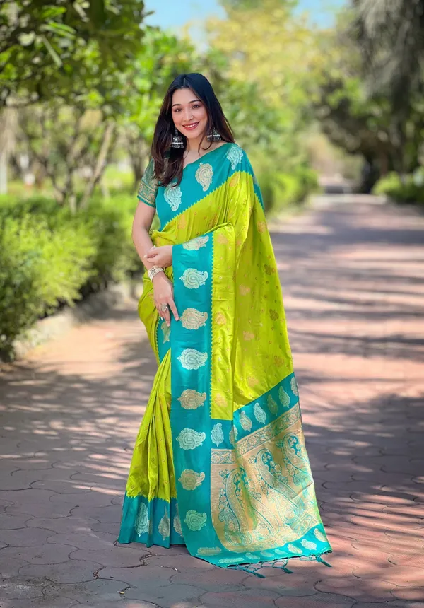 Green_Art_Silk_Self_Design_Kanjivaram_Saree_With_Unstitched_Blouse_For_Women
