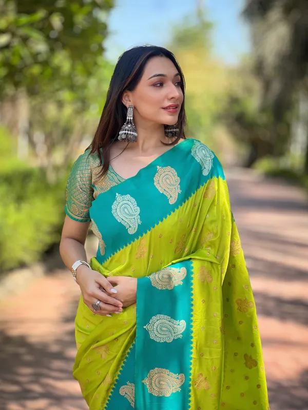Green_Art_Silk_Self_Design_Kanjivaram_Saree_With_Unstitched_Blouse_For_Women