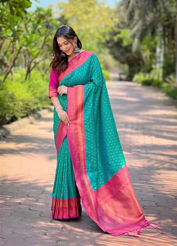 Green_Art_Silk_Self_Design_Kanjivaram_Saree_With_Unstitched_Blouse_For_Women