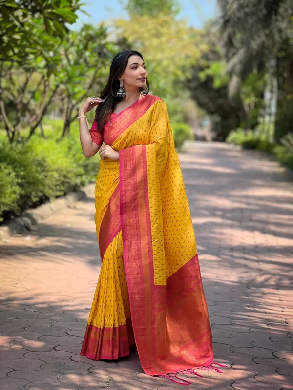 Yellow_Art_Silk_Self_Design_Kanjivaram_Saree_With_Unstitched_Blouse_For_Women