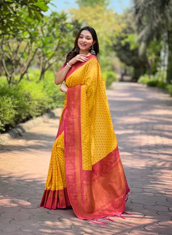 Yellow_Art_Silk_Self_Design_Kanjivaram_Saree_With_Unstitched_Blouse_For_Women