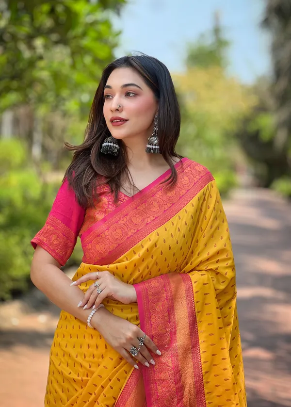 Yellow_Art_Silk_Self_Design_Kanjivaram_Saree_With_Unstitched_Blouse_For_Women