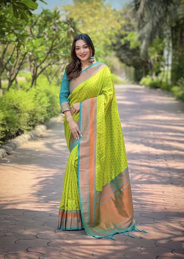 Green_Art_Silk_Self_Design_Kanjivaram_Saree_With_Unstitched_Blouse_For_Women