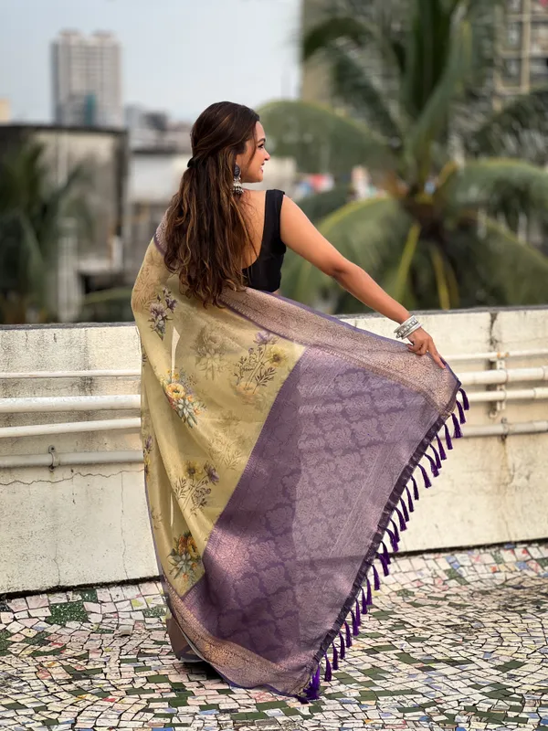 Green_Art_Silk_Self_Design_Kanjivaram_Saree_With_Unstitched_Blouse_For_Women