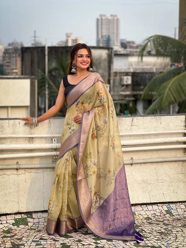 Green_Art_Silk_Self_Design_Kanjivaram_Saree_With_Unstitched_Blouse_For_Women