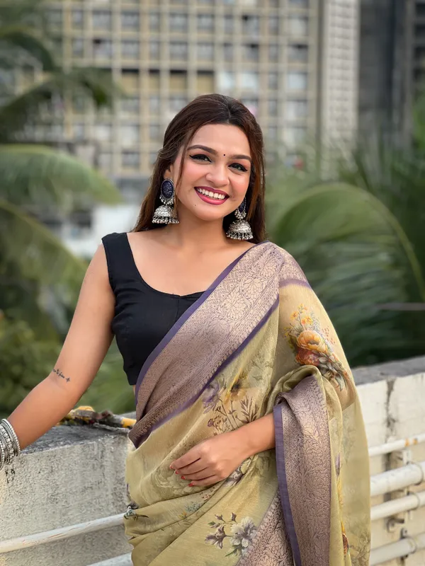 Green_Art_Silk_Self_Design_Kanjivaram_Saree_With_Unstitched_Blouse_For_Women