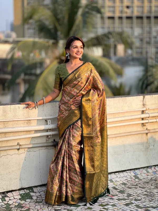 Green_Art_Silk_Self_Design_Dharmavaram_Saree_With_Unstitched_Blouse_For_Women