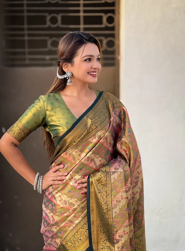 Green_Art_Silk_Self_Design_Dharmavaram_Saree_With_Unstitched_Blouse_For_Women