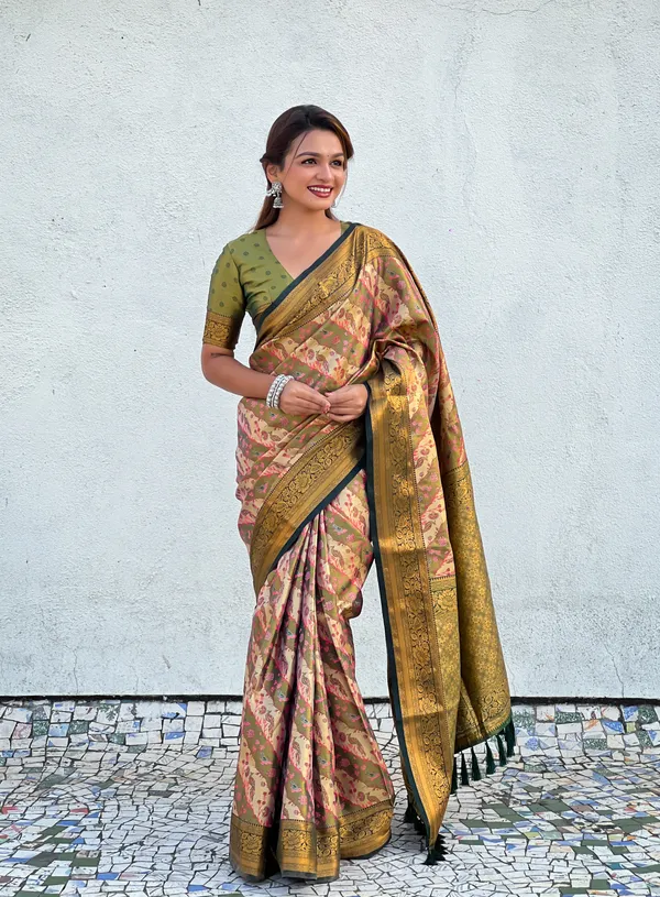 Green_Art_Silk_Self_Design_Dharmavaram_Saree_With_Unstitched_Blouse_For_Women