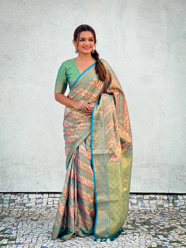 Green_Art_Silk_Self_Design_Dharmavaram_Saree_With_Unstitched_Blouse_For_Women