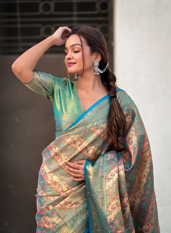Green_Art_Silk_Self_Design_Dharmavaram_Saree_With_Unstitched_Blouse_For_Women