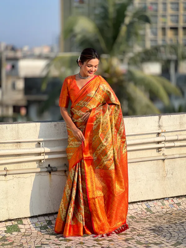 Red_Art_Silk_Self_Design_Dharmavaram_Saree_With_Unstitched_Blouse_For_Women