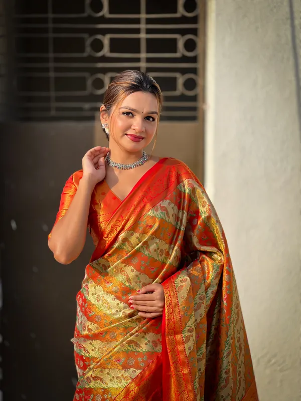 Red_Art_Silk_Self_Design_Dharmavaram_Saree_With_Unstitched_Blouse_For_Women