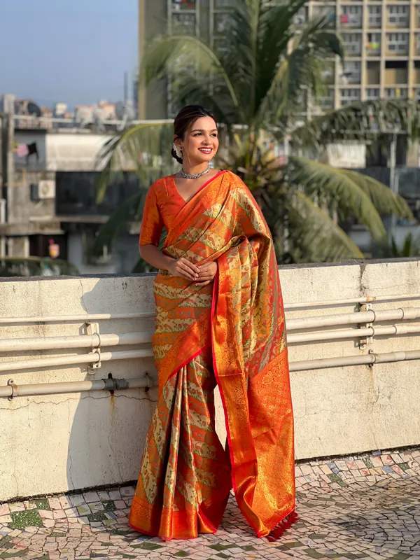 Red_Art_Silk_Self_Design_Dharmavaram_Saree_With_Unstitched_Blouse_For_Women