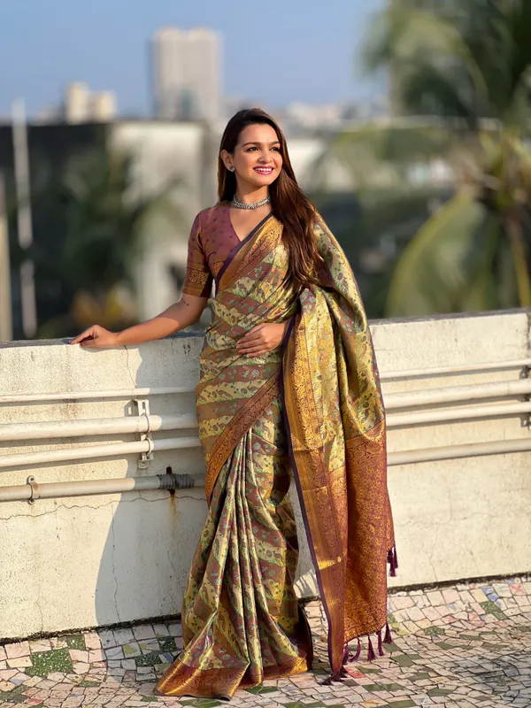 Maroon_Art_Silk_Self_Design_Dharmavaram_Saree_With_Unstitched_Blouse_For_Women