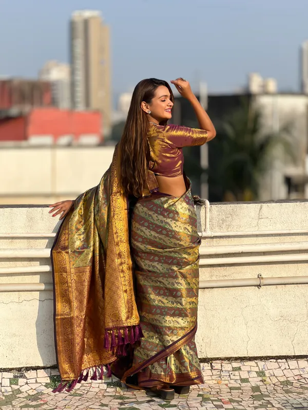 Maroon_Art_Silk_Self_Design_Dharmavaram_Saree_With_Unstitched_Blouse_For_Women