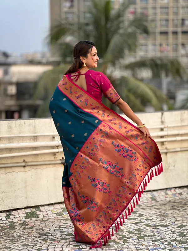 Green_&_Red_Art_Silk_Self_Design_Paithani_Saree_With_Unstitched_Blouse_For_Women