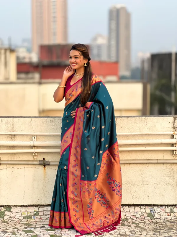Green_&_Red_Art_Silk_Self_Design_Paithani_Saree_With_Unstitched_Blouse_For_Women