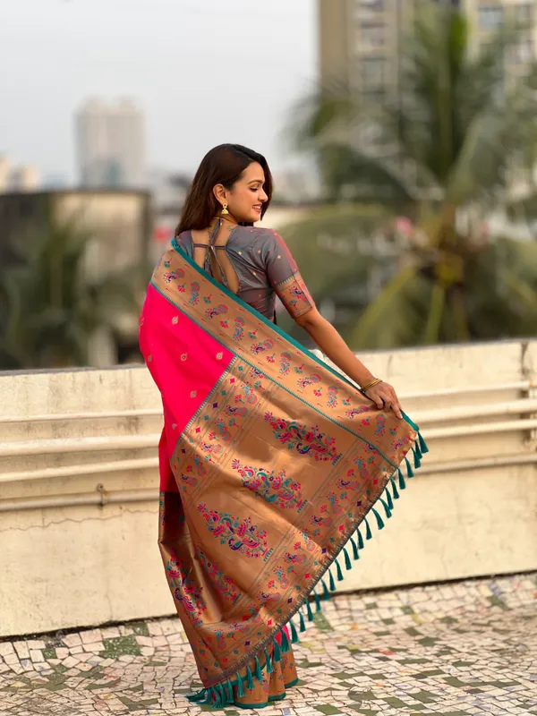 Red_Art_Silk_Self_Design_Paithani_Saree_With_Unstitched_Blouse_For_Women
