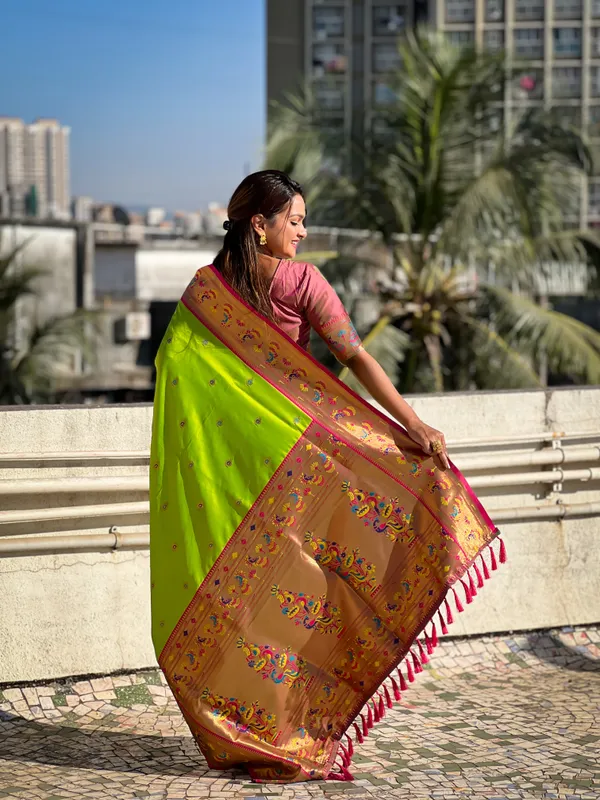 Green_Art_Silk_Self_Design_Paithani_Saree_With_Unstitched_Blouse_For_Women