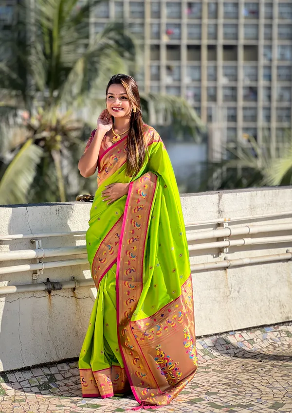 Green_Art_Silk_Self_Design_Paithani_Saree_With_Unstitched_Blouse_For_Women