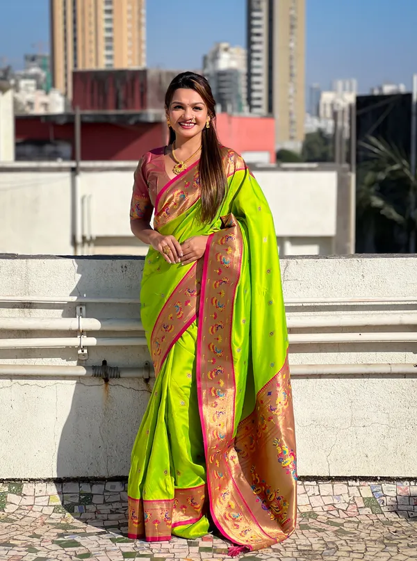 Green_Art_Silk_Self_Design_Paithani_Saree_With_Unstitched_Blouse_For_Women