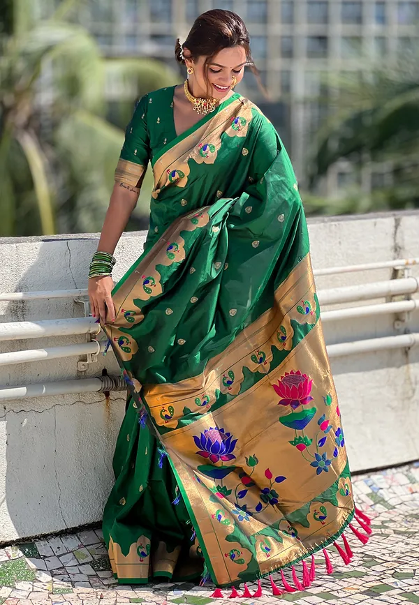 Green_Art_Silk_Self_Design_Paithani_Saree_With_Unstitched_Blouse_For_Women
