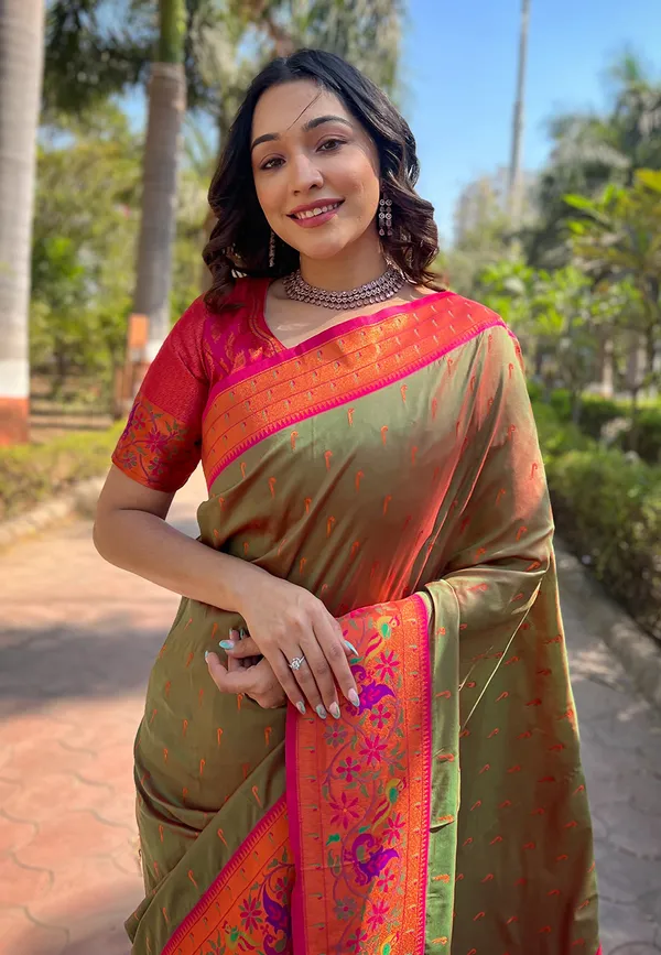 Green_Art_Silk_Self_Design_Paithani_Saree_With_Unstitched_Blouse_For_Women