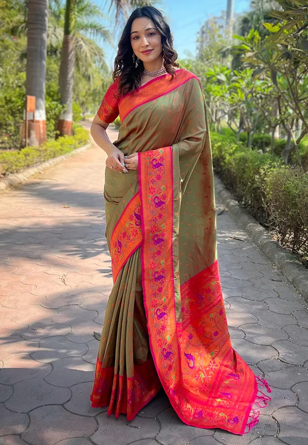 Green_Art_Silk_Self_Design_Paithani_Saree_With_Unstitched_Blouse_For_Women