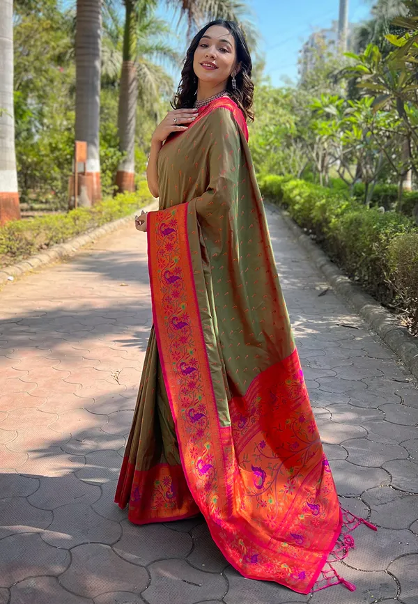 Green_Art_Silk_Self_Design_Paithani_Saree_With_Unstitched_Blouse_For_Women