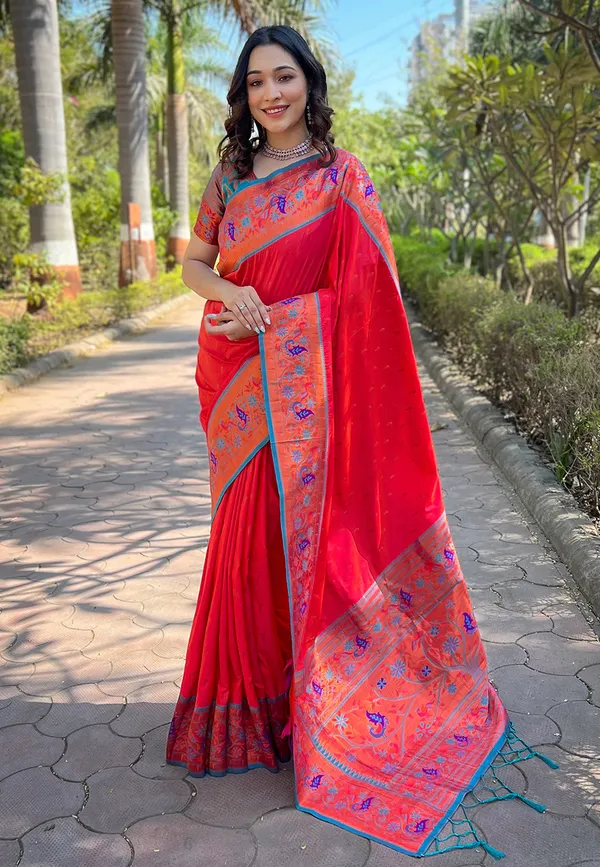Red_Art_Silk_Self_Design_Paithani_Saree_With_Unstitched_Blouse_For_Women