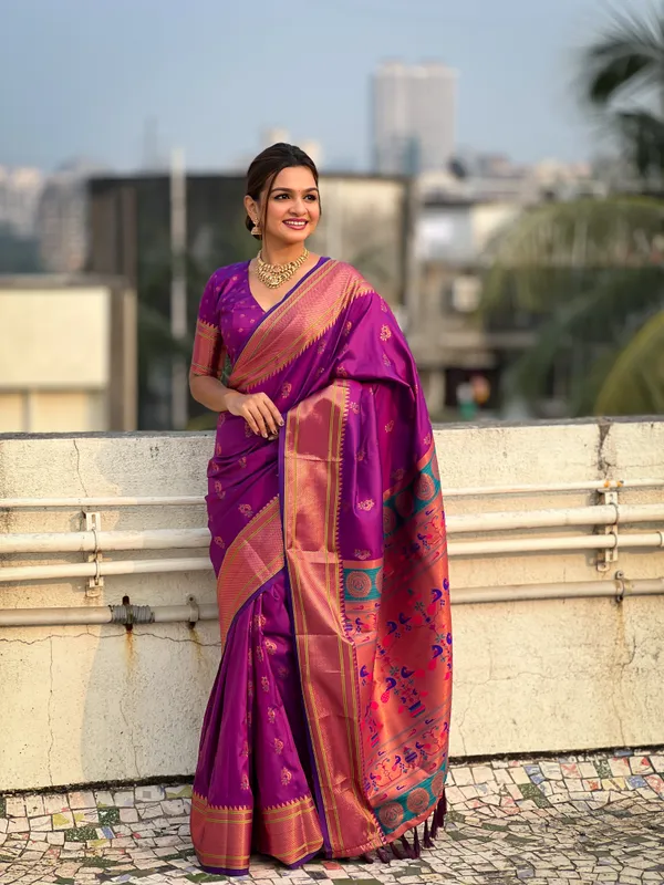 Maroon_Art_Silk_Self_Design_Paithani_Saree_With_Unstitched_Blouse_For_Women