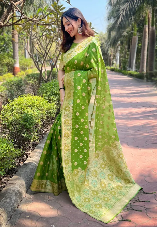 Green_Art_Silk_Self_Design_Kanjivaram_Saree_With_Unstitched_Blouse_For_Women