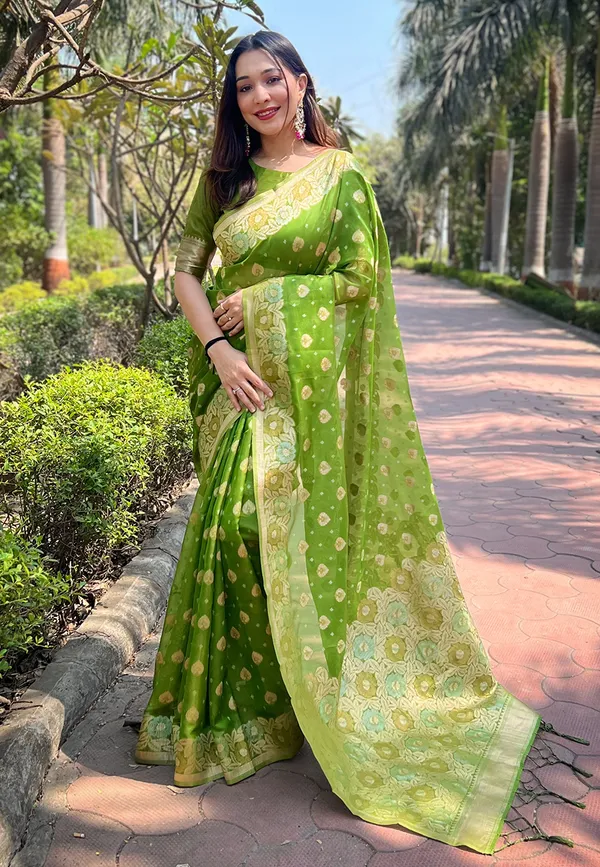 Green_Art_Silk_Self_Design_Kanjivaram_Saree_With_Unstitched_Blouse_For_Women