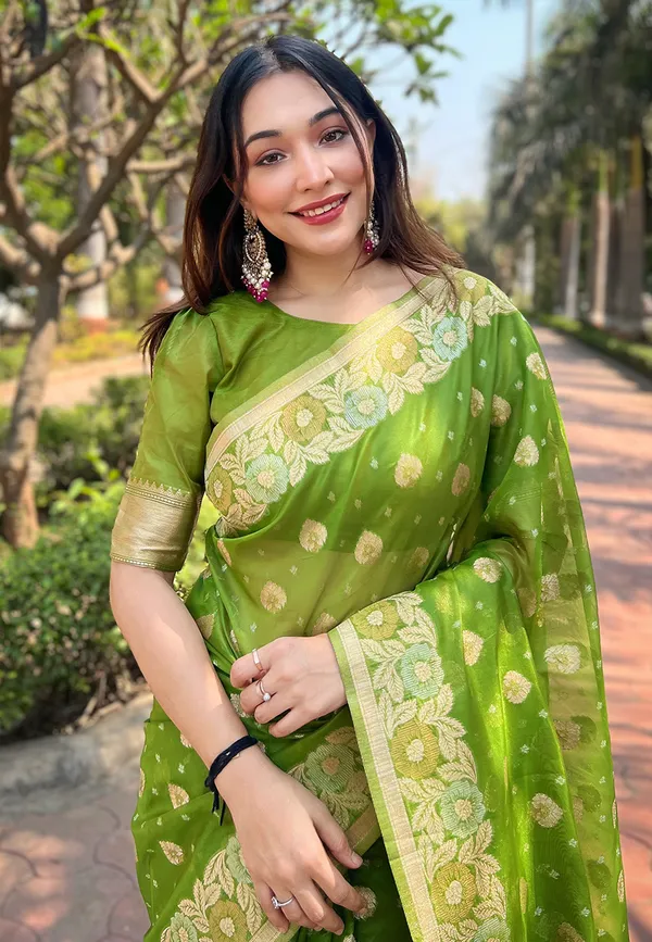 Green_Art_Silk_Self_Design_Kanjivaram_Saree_With_Unstitched_Blouse_For_Women