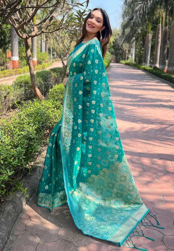 Green_Art_Silk_Self_Design_Kanjivaram_Saree_With_Unstitched_Blouse_For_Women