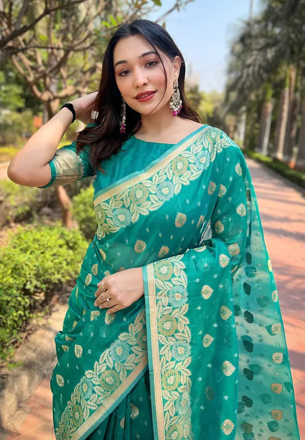 Green_Art_Silk_Self_Design_Kanjivaram_Saree_With_Unstitched_Blouse_For_Women