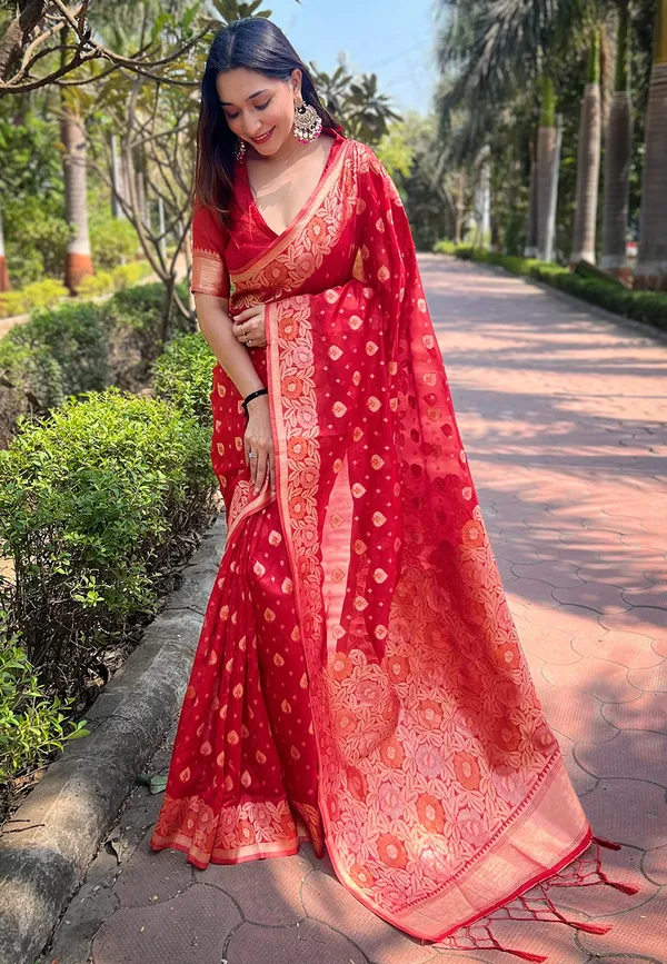 Red_Art_Silk_Self_Design_Kanjivaram_Saree_With_Unstitched_Blouse_For_Women