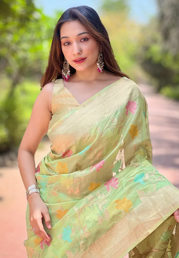 Green_Art_Silk_Self_Design_Kanjivaram_Saree_With_Unstitched_Blouse_For_Women
