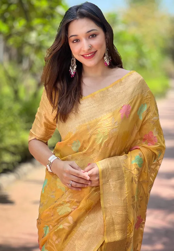 Yellow_Art_Silk_Self_Design_Kanjivaram_Saree_With_Unstitched_Blouse_For_Women