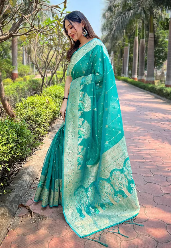 Green_Art_Silk_Self_Design_Kanjivaram_Saree_With_Unstitched_Blouse_For_Women