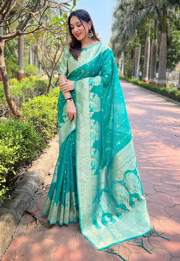 Green_Art_Silk_Self_Design_Kanjivaram_Saree_With_Unstitched_Blouse_For_Women