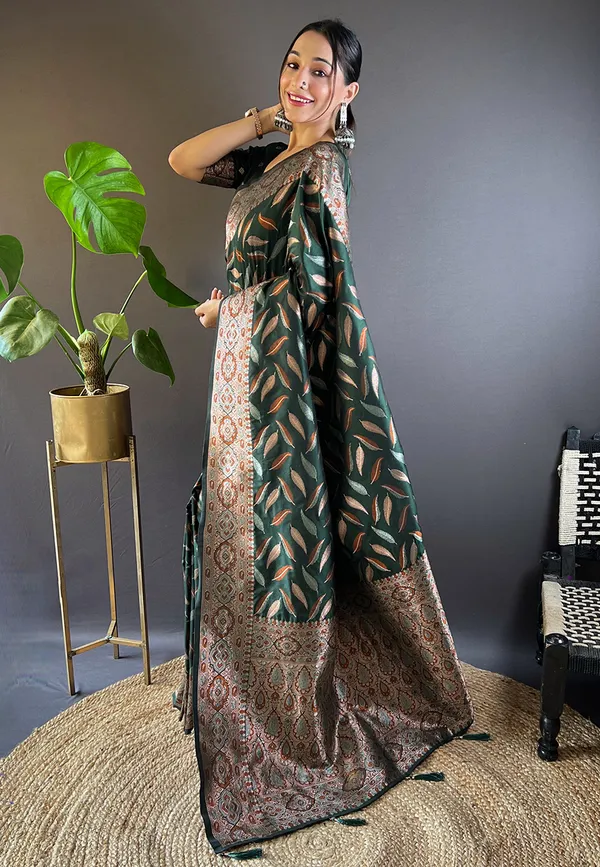 Green_Art_Silk_Self_Design_Kanjivaram_Saree_With_Unstitched_Blouse_For_Women