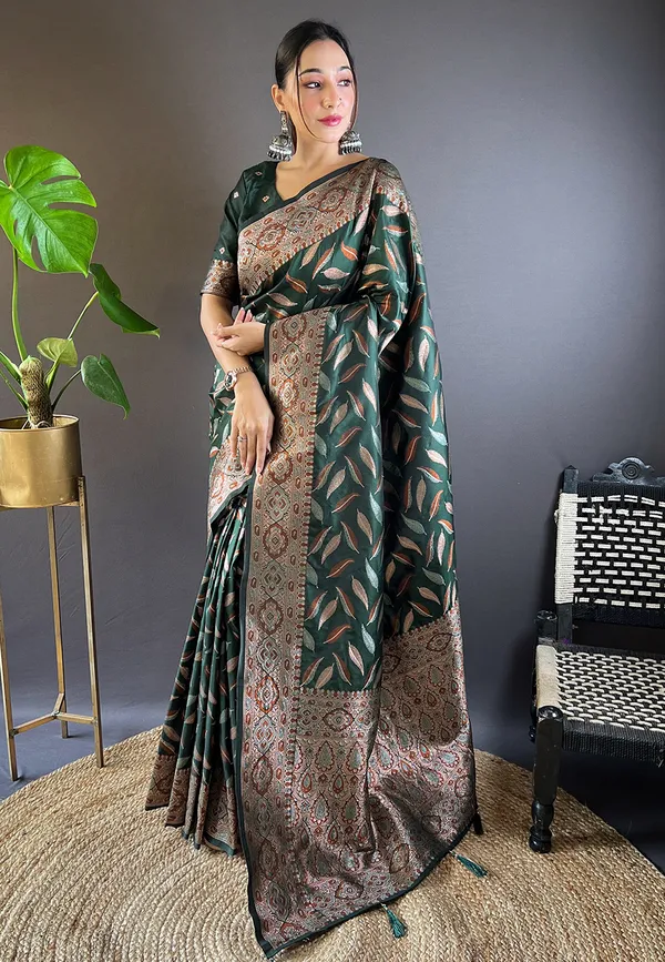 Green_Art_Silk_Self_Design_Kanjivaram_Saree_With_Unstitched_Blouse_For_Women