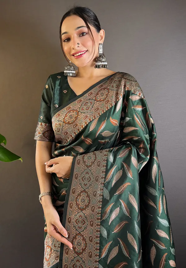 Green_Art_Silk_Self_Design_Kanjivaram_Saree_With_Unstitched_Blouse_For_Women