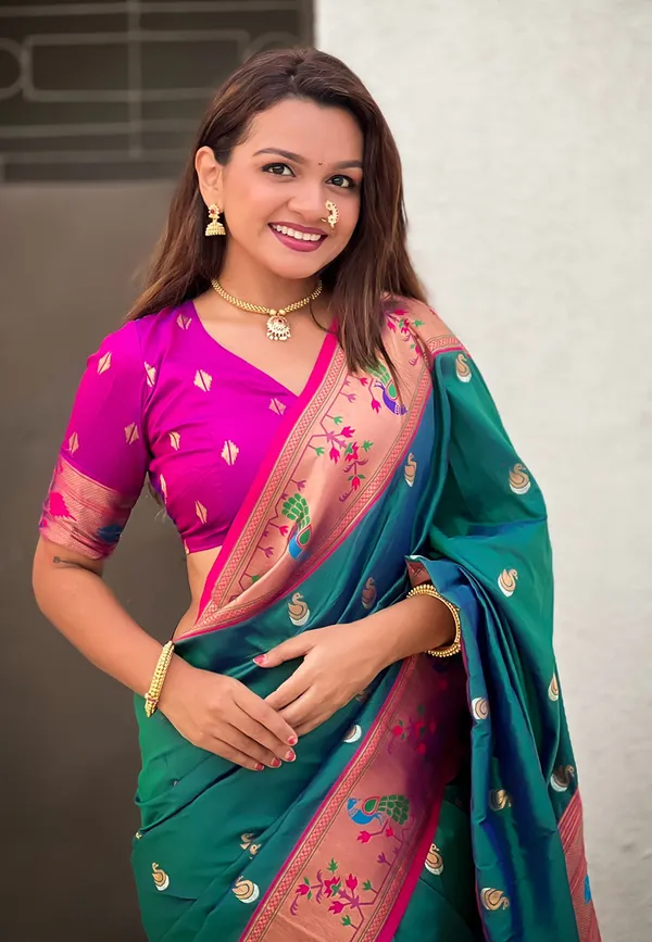 Green_Art_Silk_Self_Design_Paithani_Saree_With_Unstitched_Blouse_For_Women