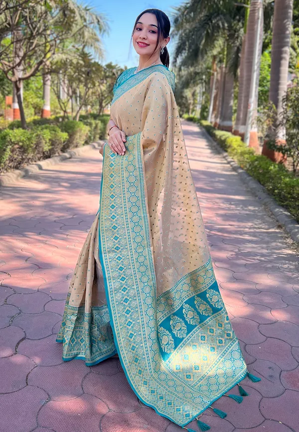 Beige_Art_Silk_Self_Design_Kanjivaram_Saree_With_Unstitched_Blouse_For_Women