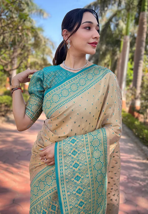 Beige_Art_Silk_Self_Design_Kanjivaram_Saree_With_Unstitched_Blouse_For_Women